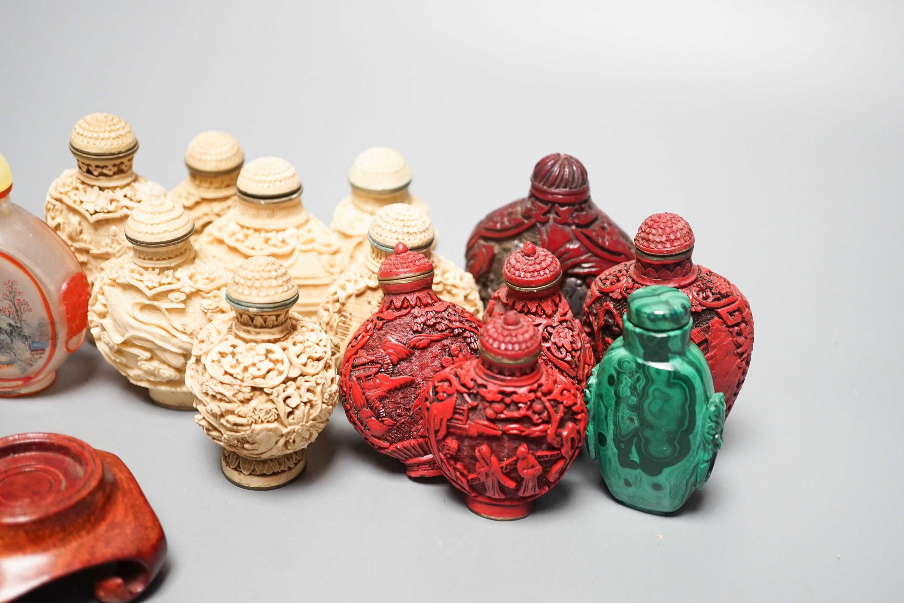 A collection of Chinese snuff bottles, 20th century, including a malachite snuff bottle, 6.2cm (23)